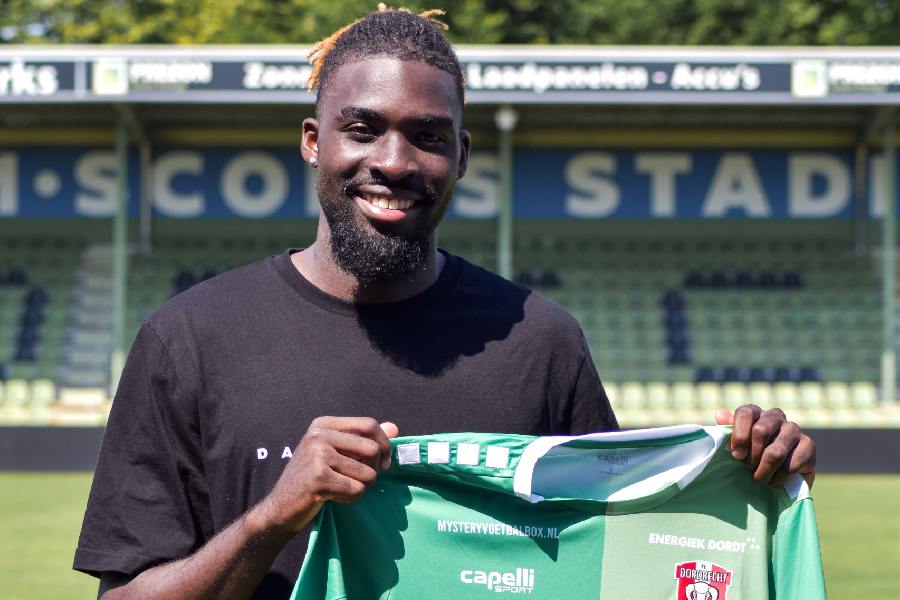 Le FC Dordrecht officialise la signature de Yannis M’Bemba