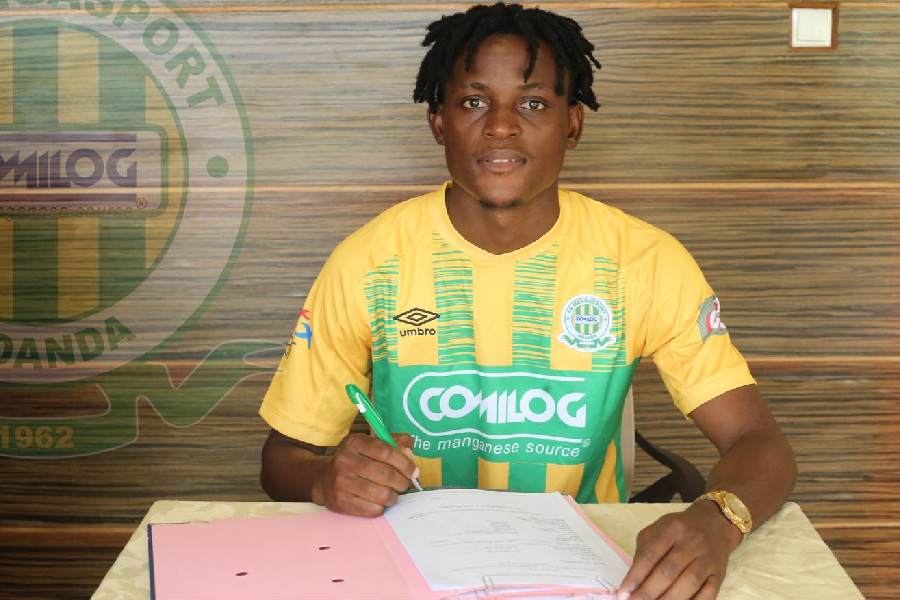 L’AS Mangasport officialise le transfert de Hants Mbega